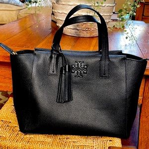 🌸Mother’s Day Sale 👜NWOT Tory Burch black pebbled leather medium satchel